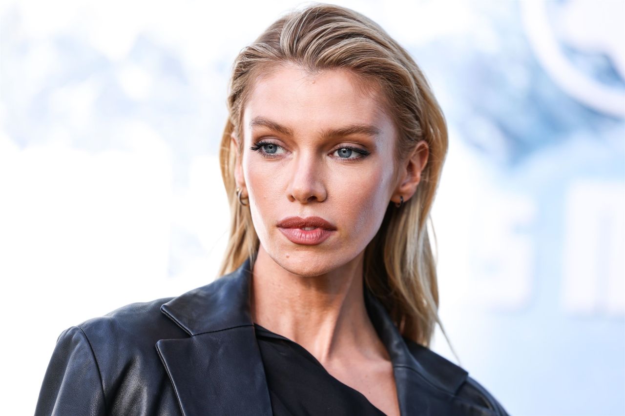 STELLA MAXWELL AT MONTBLANC EVENT CELEBRATING THE 100 YEAR OF THE MEISERSTUCK PEN03